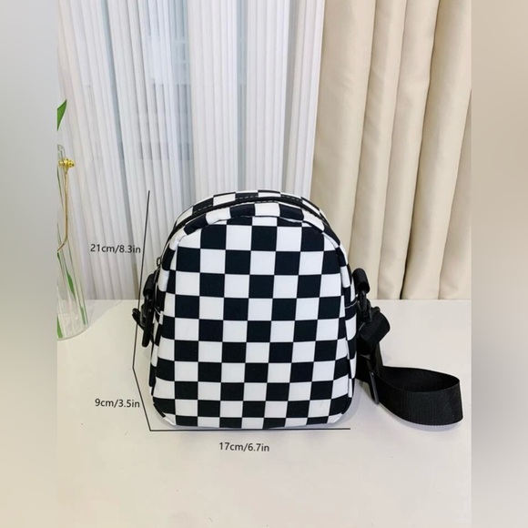 Mini Two Tone Checkered Pattern Square
Bag Lightweight Fashion - Picture 3 of 7